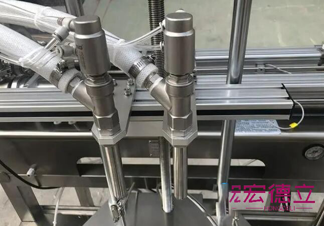 PLC數(shù)控灌裝機-全自動灌裝機生產(chǎn)線設(shè)備的機械原理概述